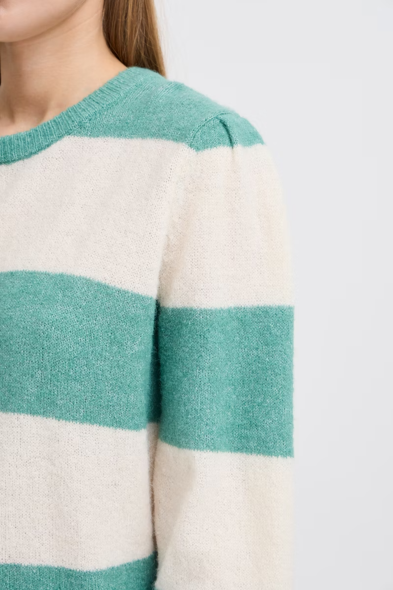 
                  
                    IHDUSTY – Beryl – Grüner Strickpullover mit Streifen
                  
                