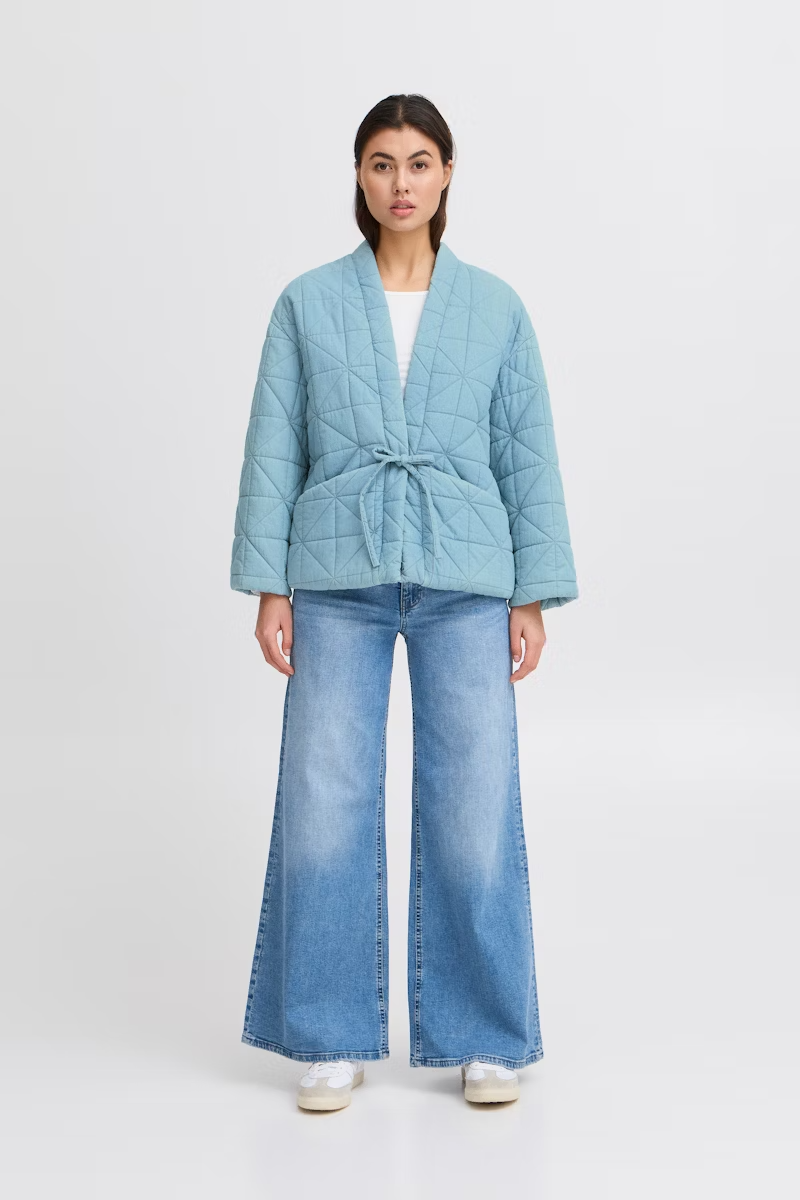 
                  
                    IHHEVIRA Mittelblaue Jacke
                  
                