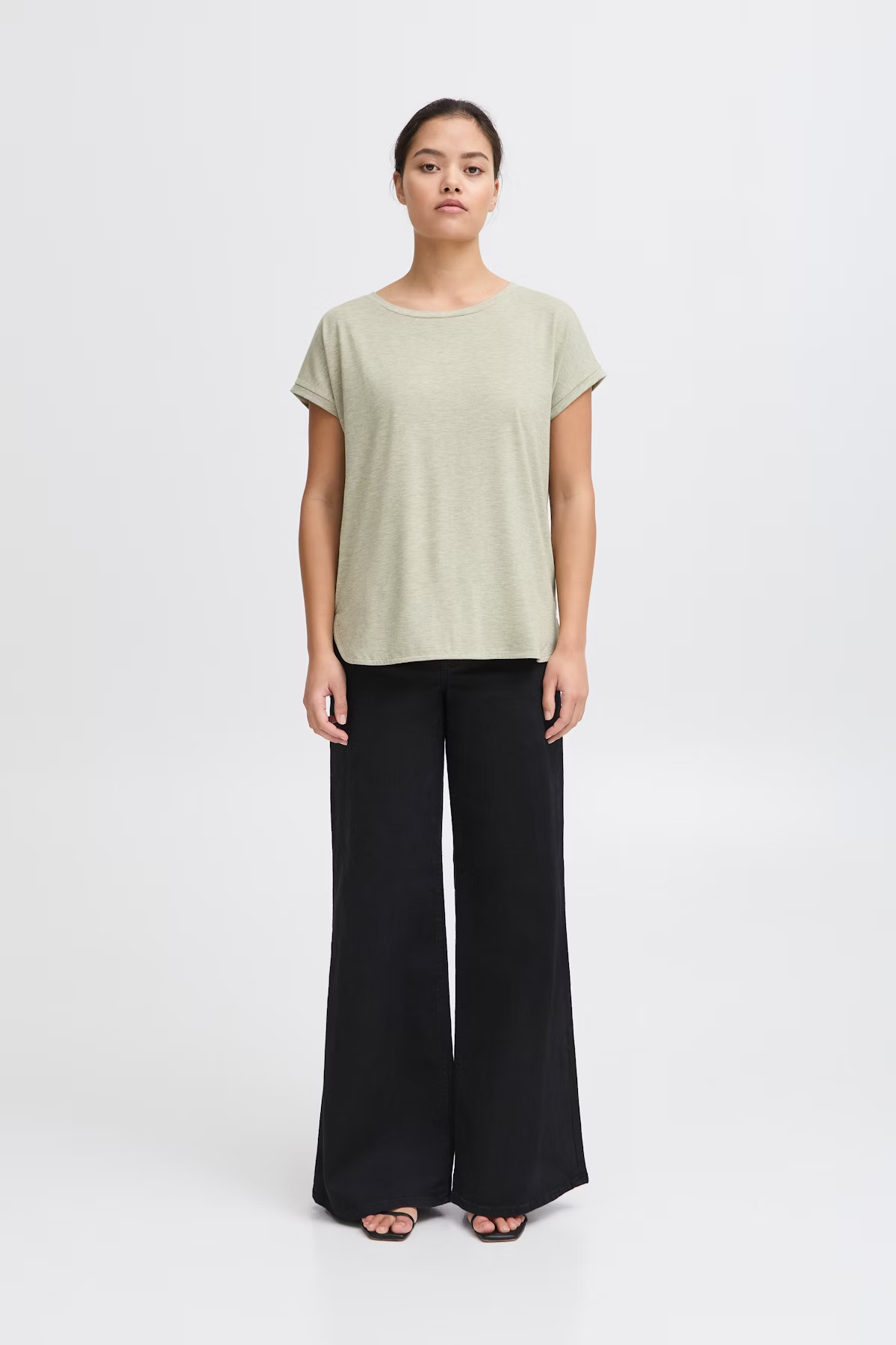 
                  
                    IHREBEL Tea T-Shirt
                  
                