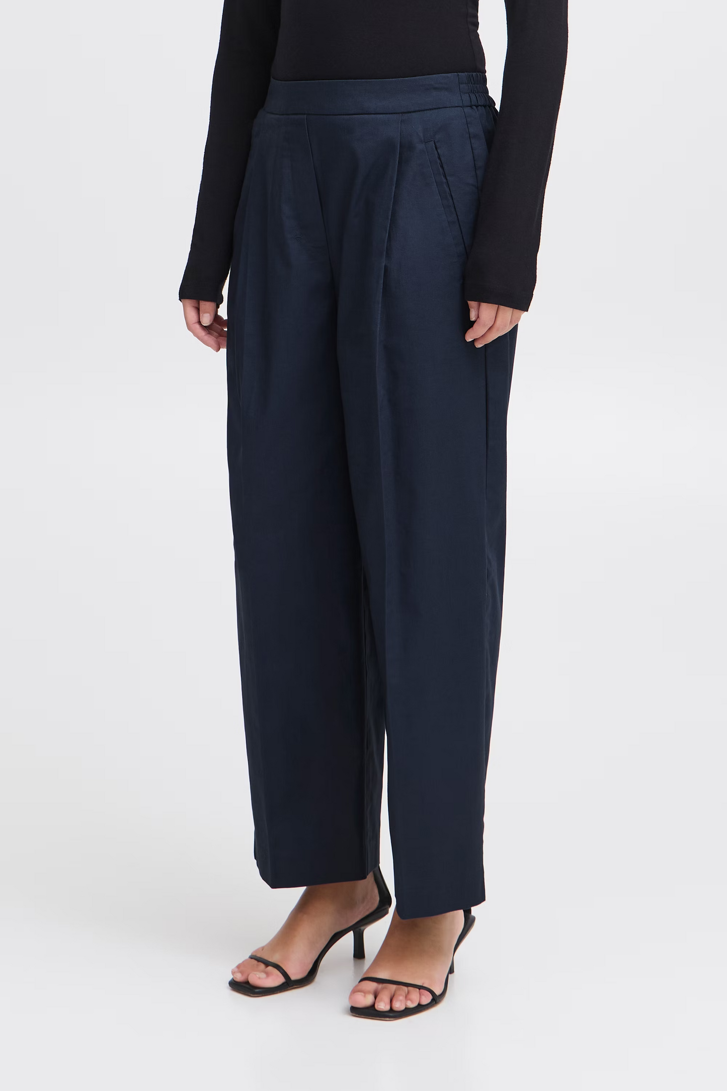 
                  
                    IHUNICA Total Eclipse Freizeithose
                  
                