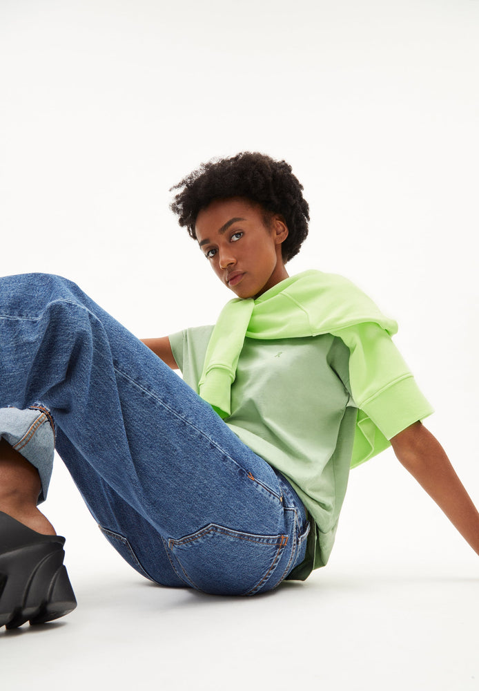 
                  
                    IDAARA Smith Grünes T-Shirt
                  
                