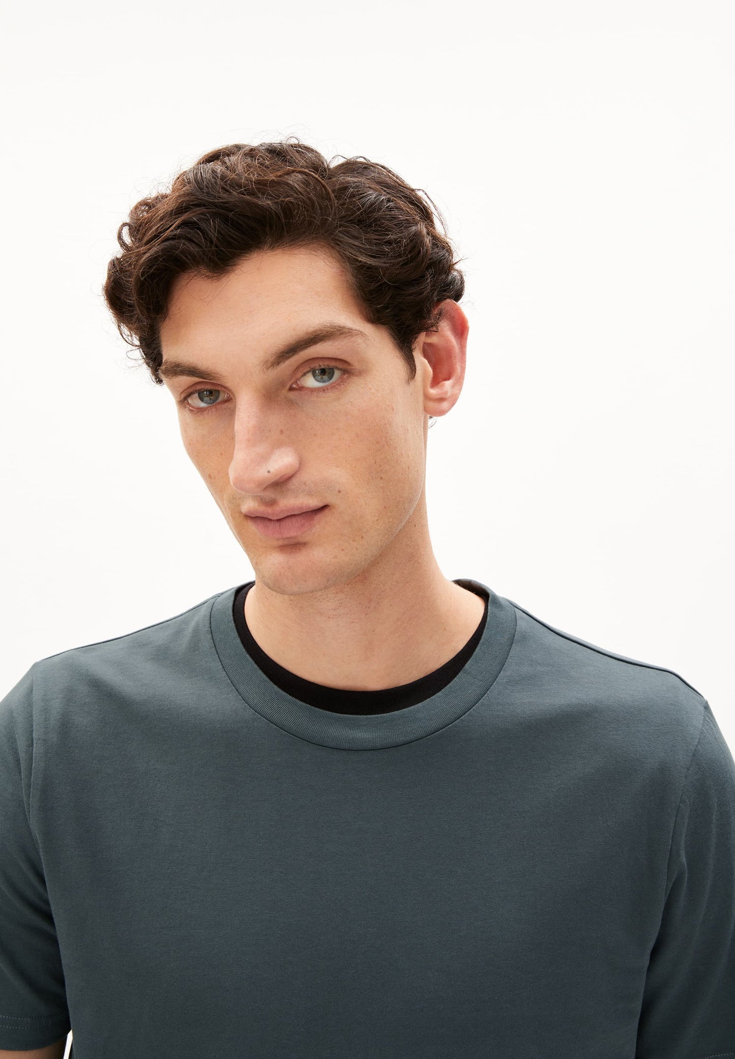 
                  
                    JAAMES Space Steel T-Shirt mit normaler Passform
                  
                
