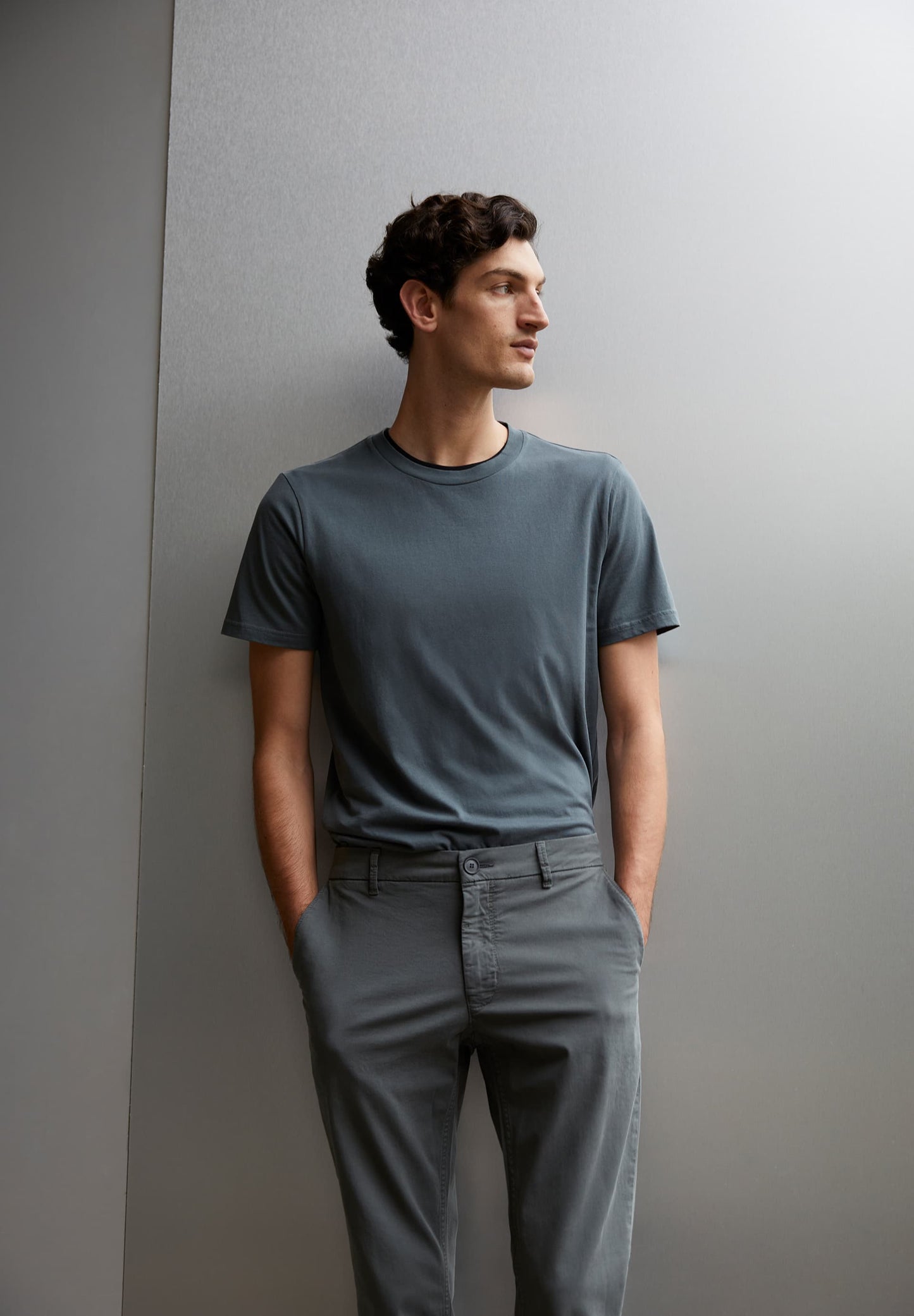 
                  
                    JAAMES Space Steel T-Shirt mit normaler Passform
                  
                