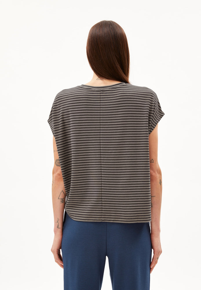 
                  
                    JAANISA MINI STRIPE Cool Ash-Muddy Water T-Shirt
                  
                