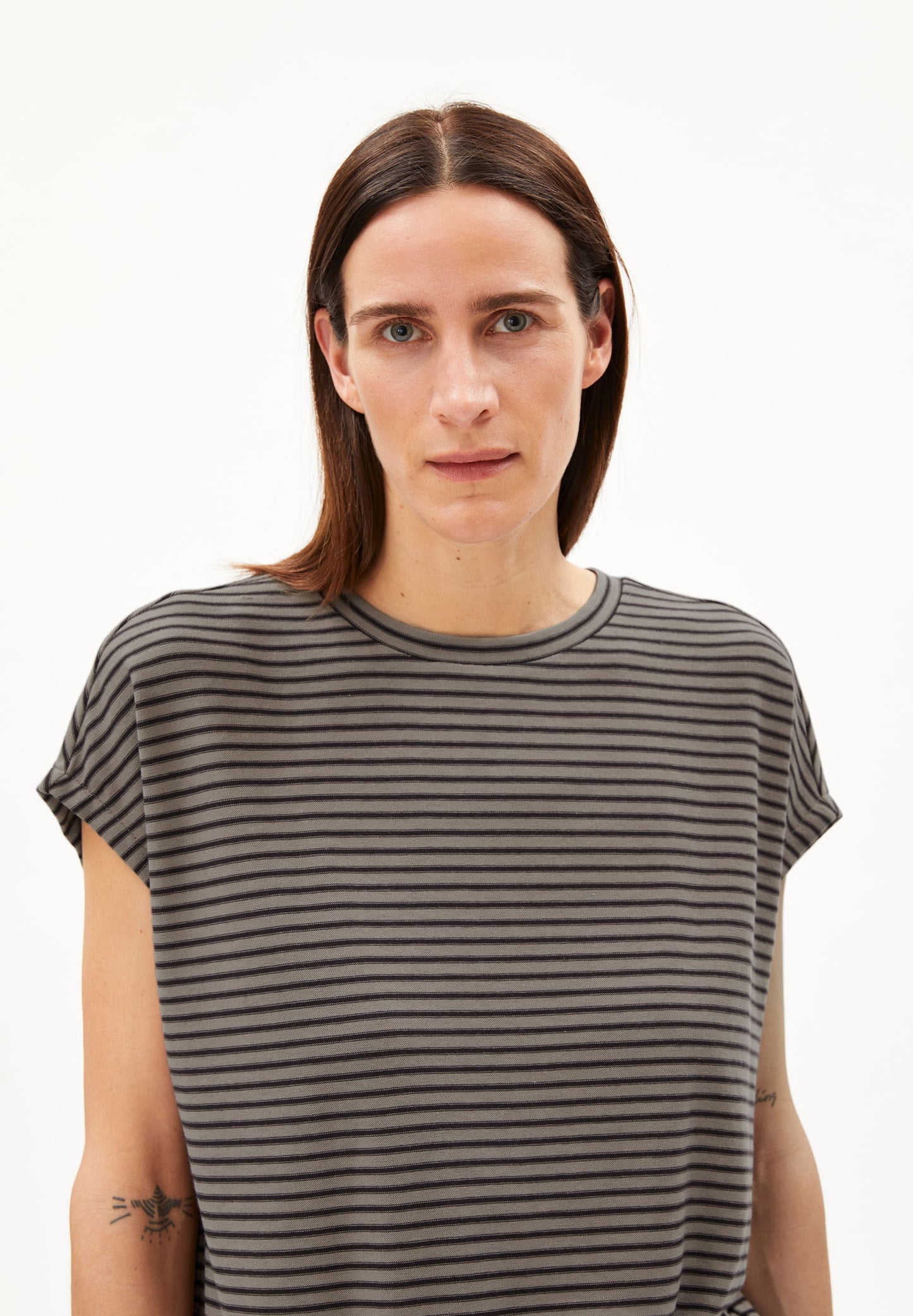 
                  
                    JAANISA MINI STRIPE Cool Ash-Muddy Water T-Shirt
                  
                