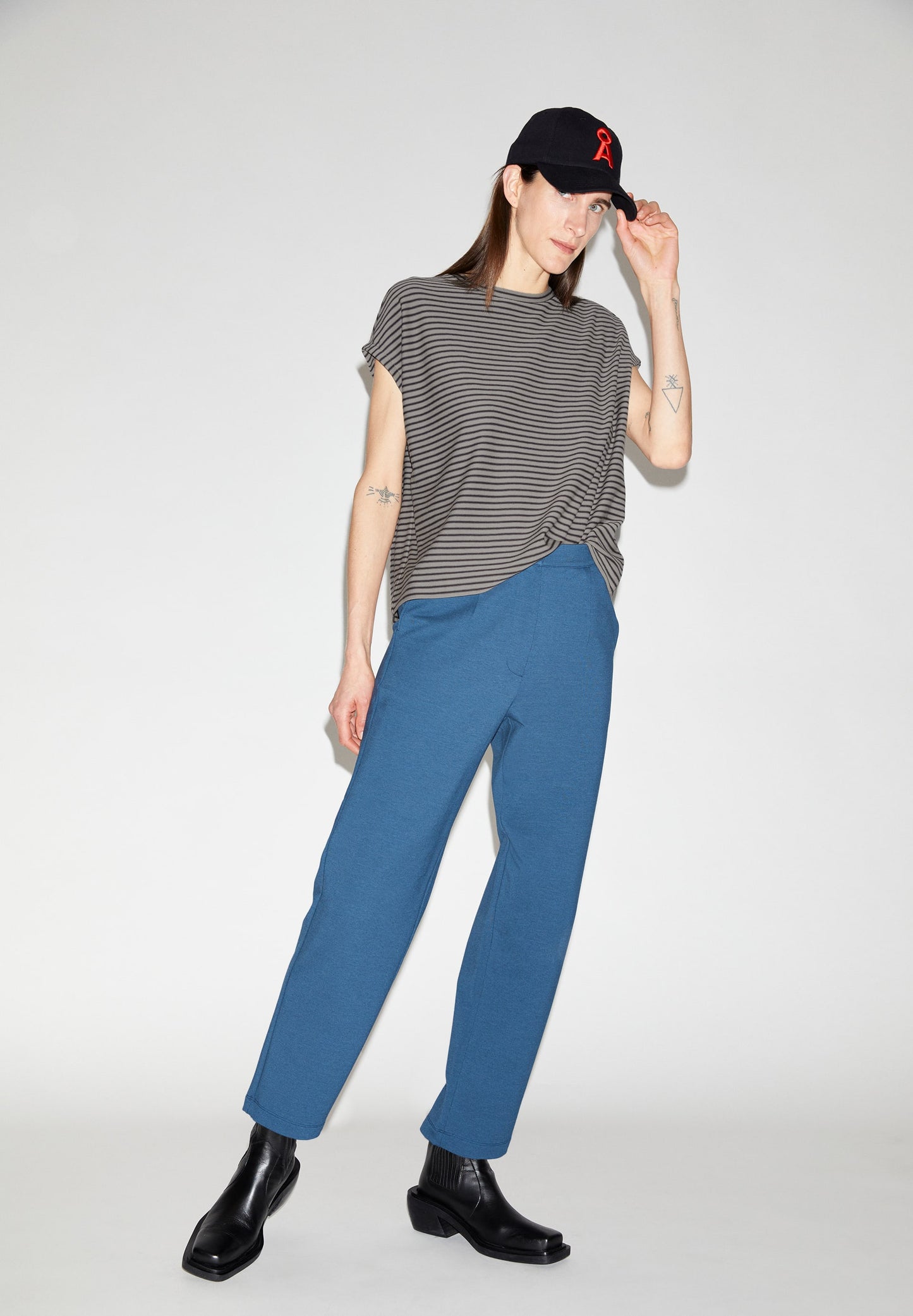 
                  
                    JAANISA MINI STRIPE Cool Ash-Muddy Water T-Shirt
                  
                