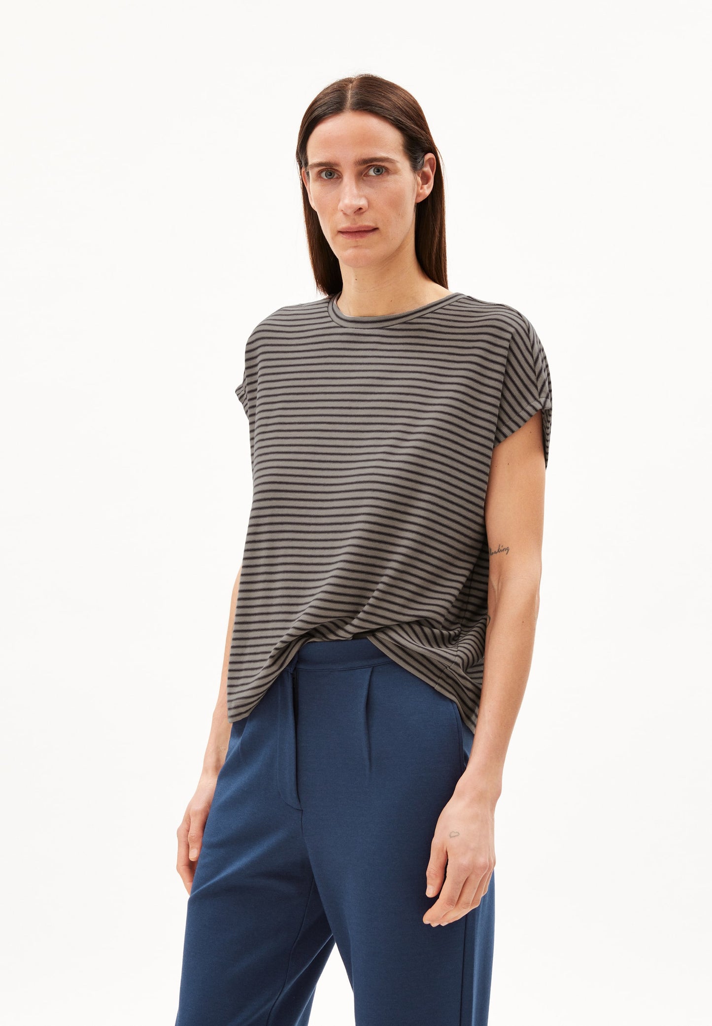 
                  
                    JAANISA MINI STRIPE Cool Ash-Muddy Water T-Shirt
                  
                