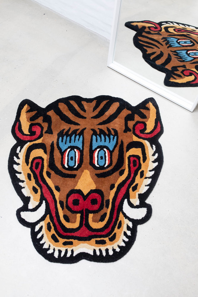 
                  
                    GROSSER TIGERGESICHTSTEPPICH
                  
                