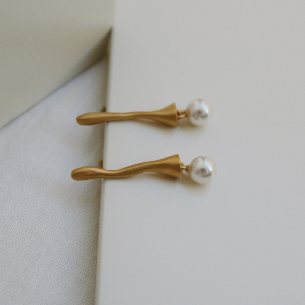 
                  
                    ECLAT Brass Earring
                  
                