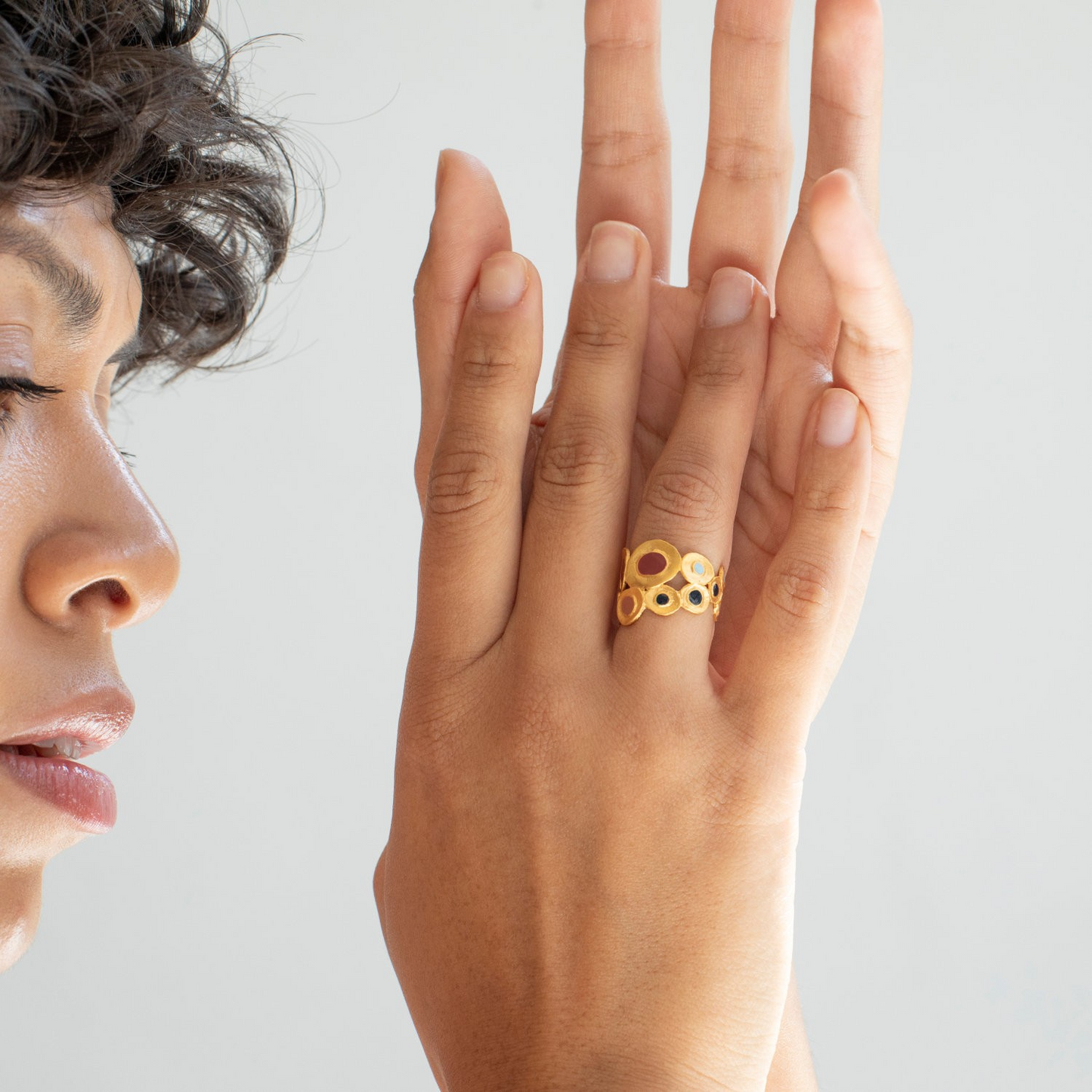 
                  
                    FAVORITA COLORS 54 Brass Ring
                  
                