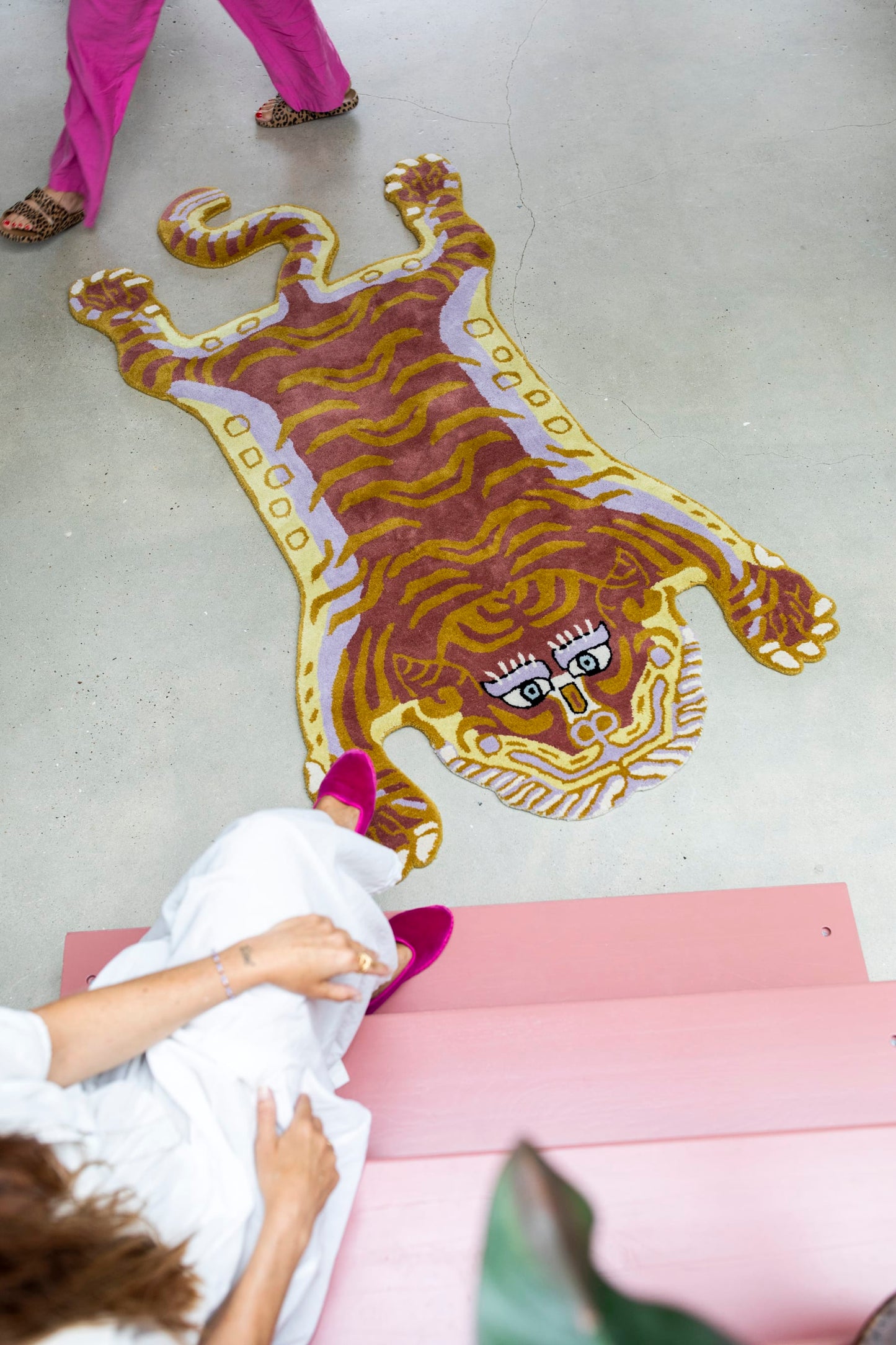 
                  
                    Großer Tigerin-Teppich
                  
                