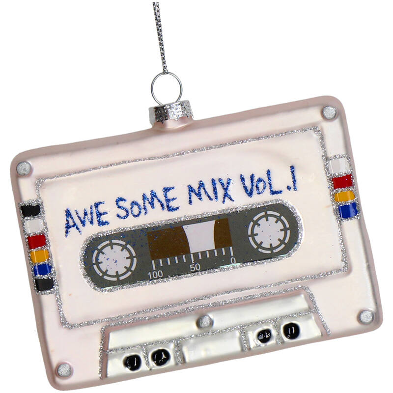 Weihnachtsdekoration aus weißer Musikkassette