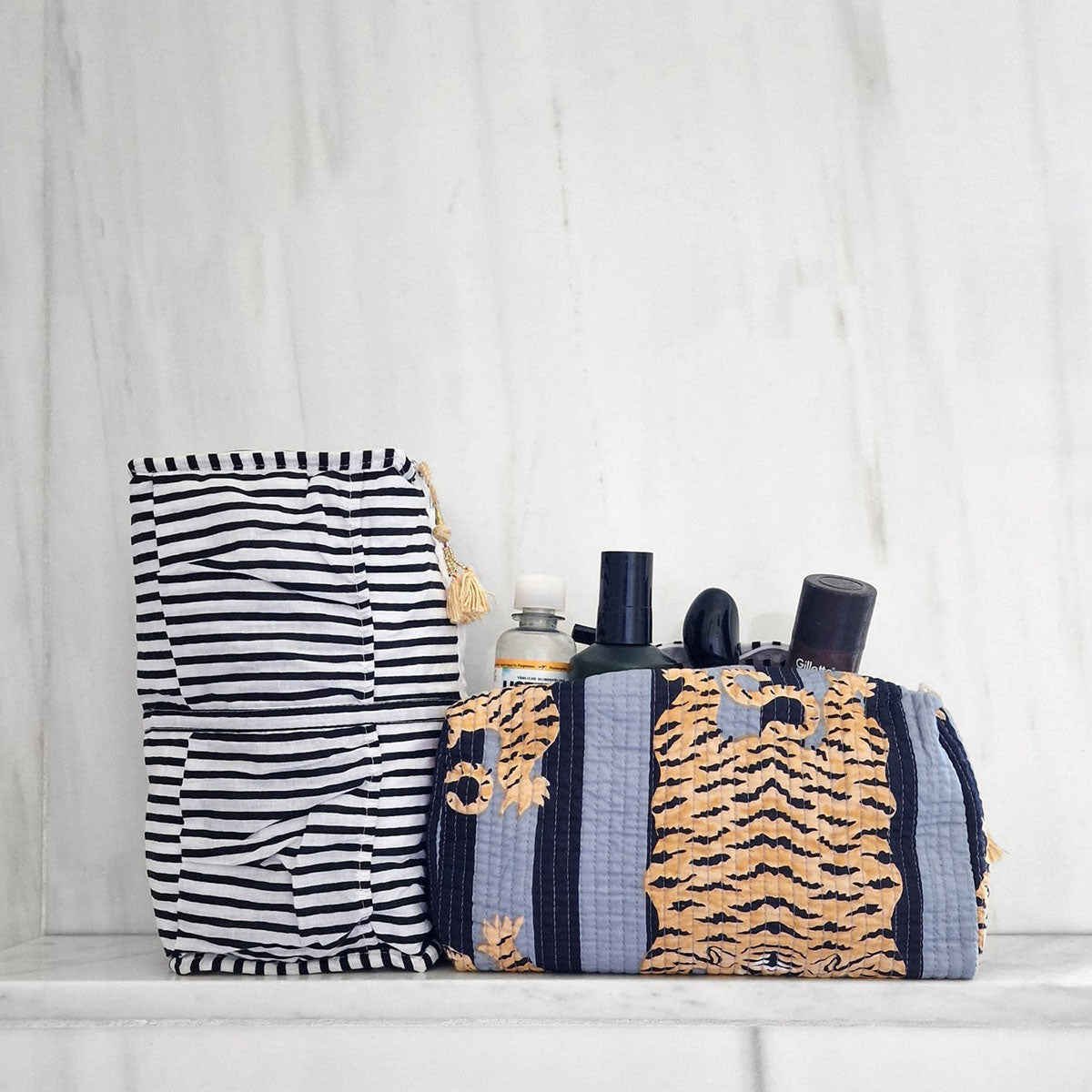 
                  
                    POPPY TIGER Schwarze Kosmetiktasche
                  
                