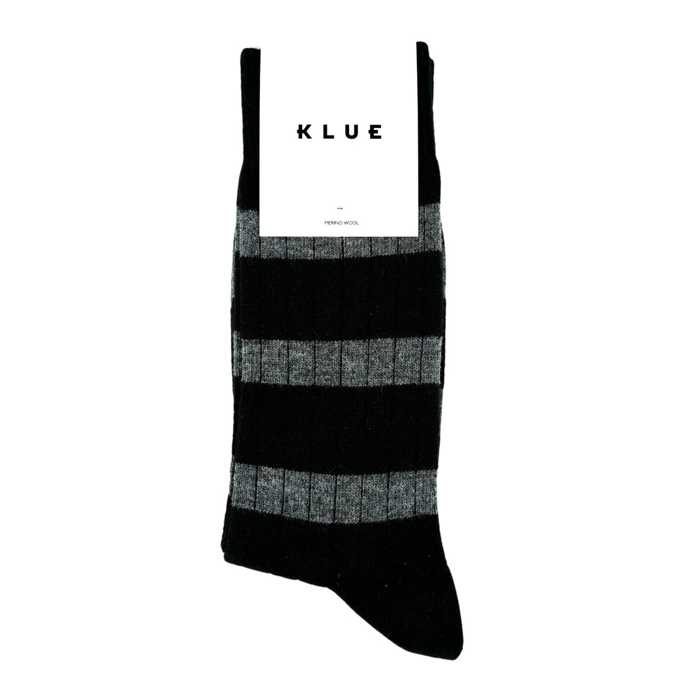 Schwarze und graue Socken aus Merinowolle mit Streifen