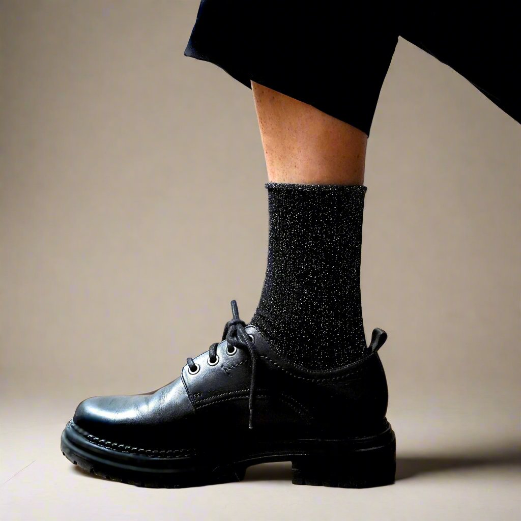 
                  
                    Schwarze Glitzersocken aus Lurex-Lyocell
                  
                