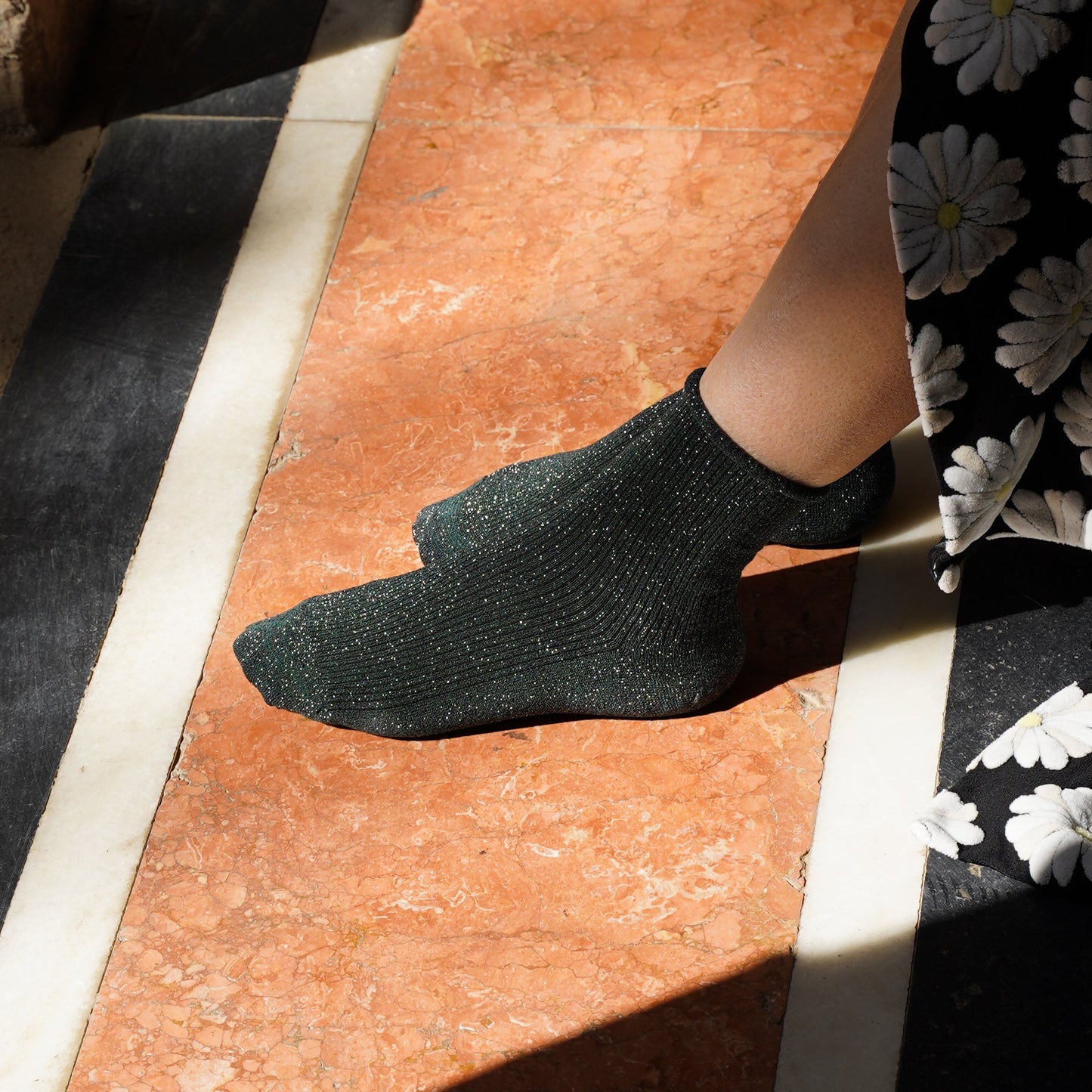 
                  
                    Grüne Socken aus Lurex-Lyocell mit Glitzer
                  
                