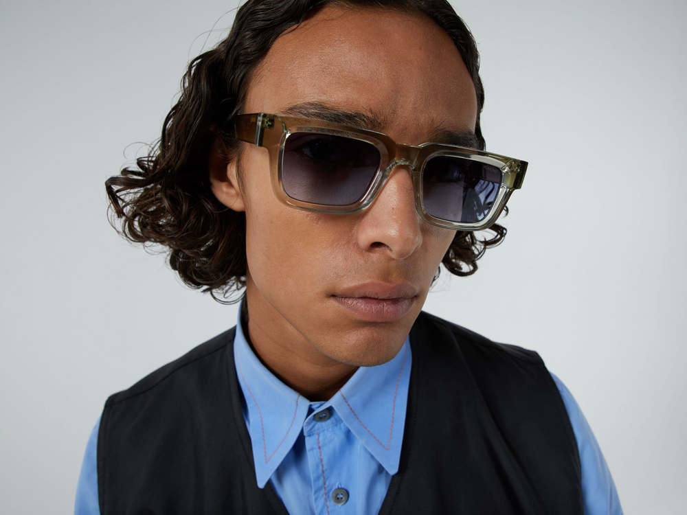 
                  
                    VICTOR Salbeigrüne Sonnenbrille mit Farbverlauf
                  
                