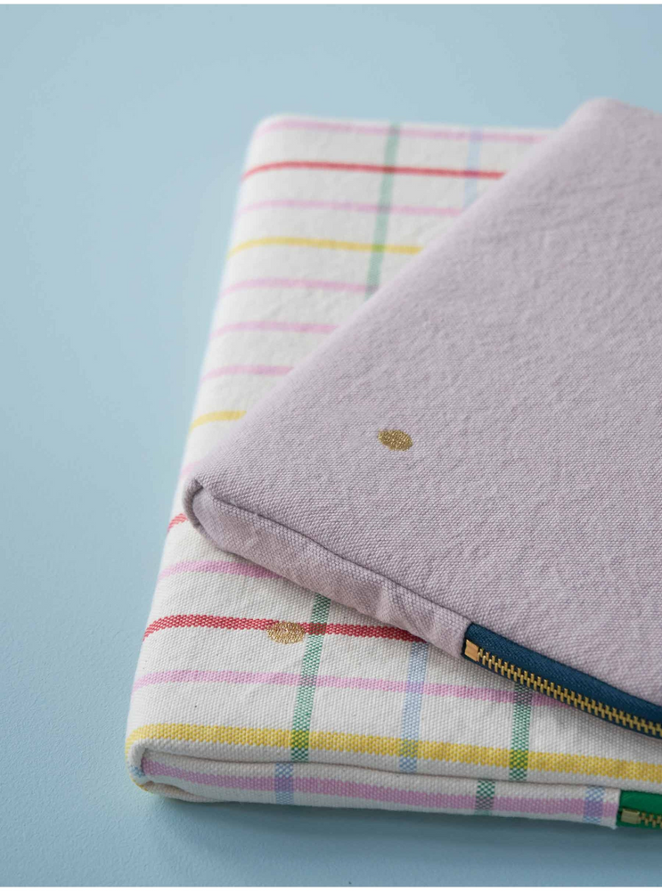 
                  
                    Poivre Rose Laptop Case
                  
                