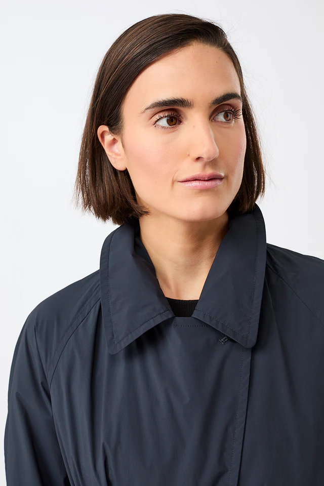 
                  
                    BRAYDEN Marineblauer Trenchcoat
                  
                