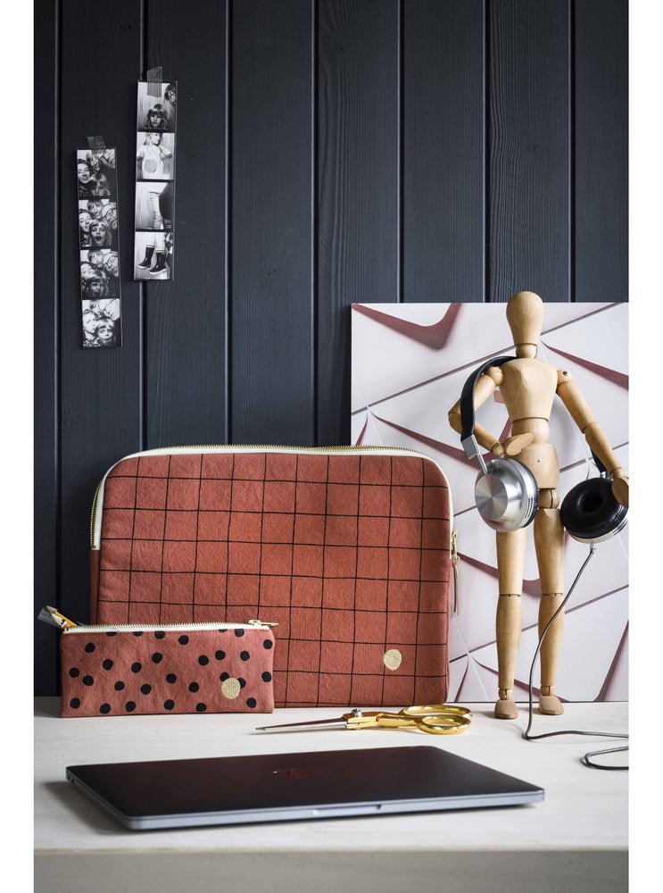 
                  
                    OSCAR Rhubarbe Laptop Case
                  
                