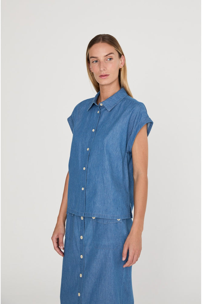 
                  
                    LIMA Azul Acero Short Sleeve Shirt
                  
                