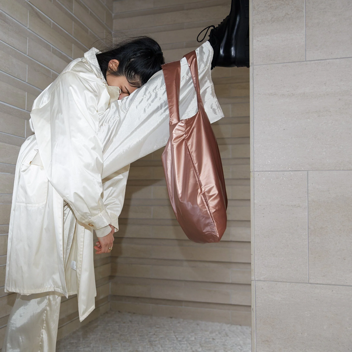 
                  
                    Roségoldene Metallic-Tasche mit Reißverschluss
                  
                