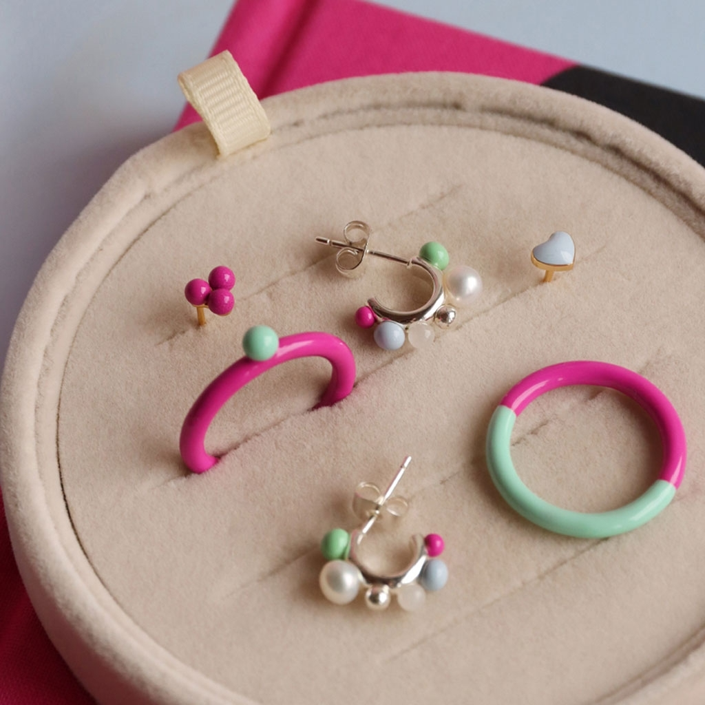 
                  
                    Electric Fuchsia Pink Mint Color Top Ring
                  
                