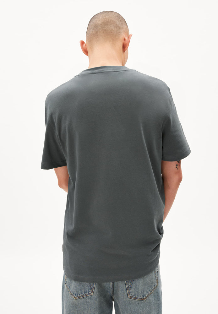 
                  
                    MAARKOS – Entspanntes Space Steel-T-Shirt
                  
                
