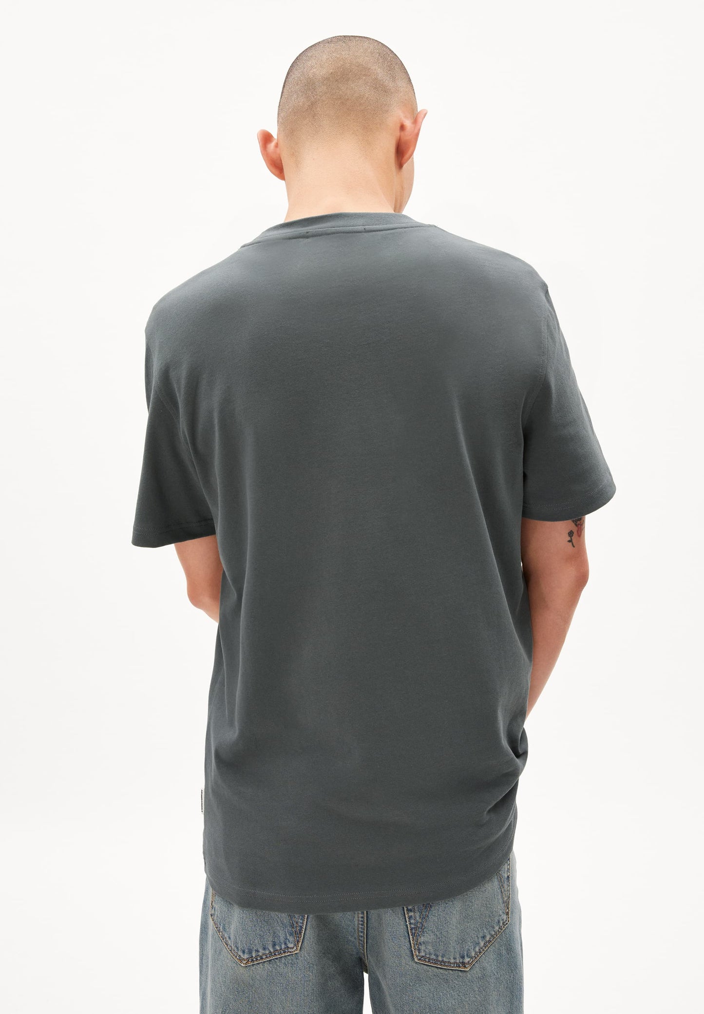
                  
                    MAARKOS – Entspanntes Space Steel-T-Shirt
                  
                
