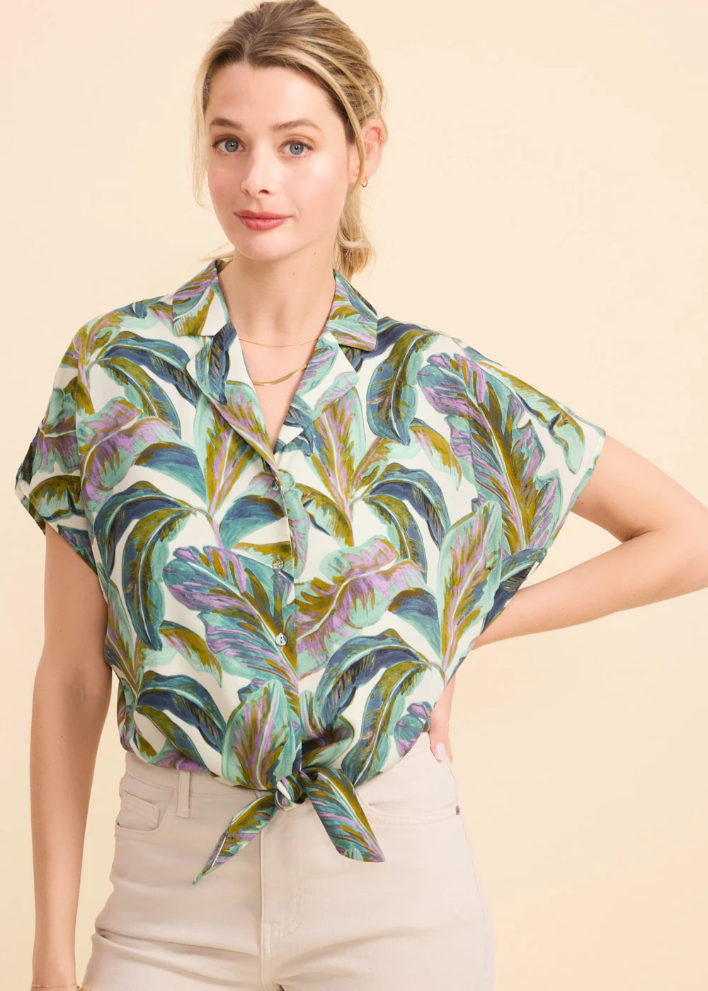 
                  
                    WAYNE Amazone Blouse
                  
                