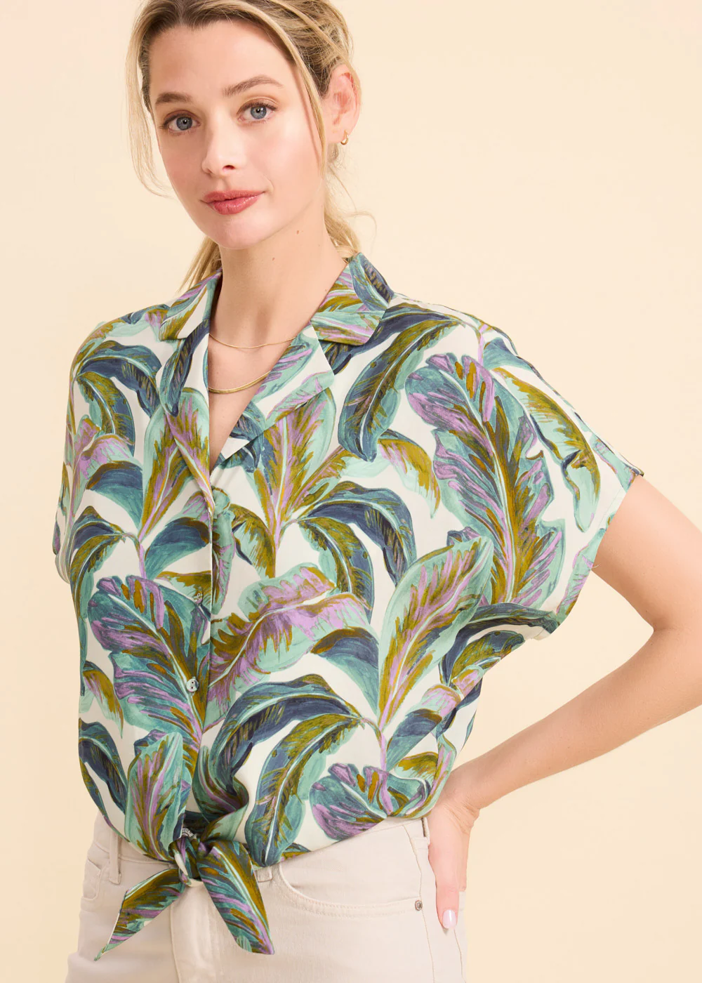 
                  
                    WAYNE Amazone Blouse
                  
                