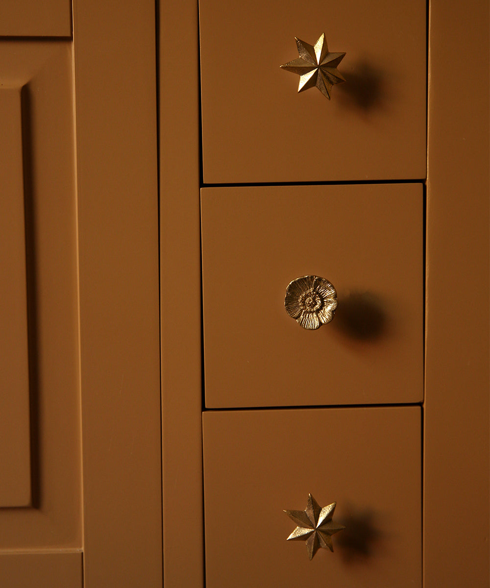 
                  
                    MIA Poppy Knob
                  
                