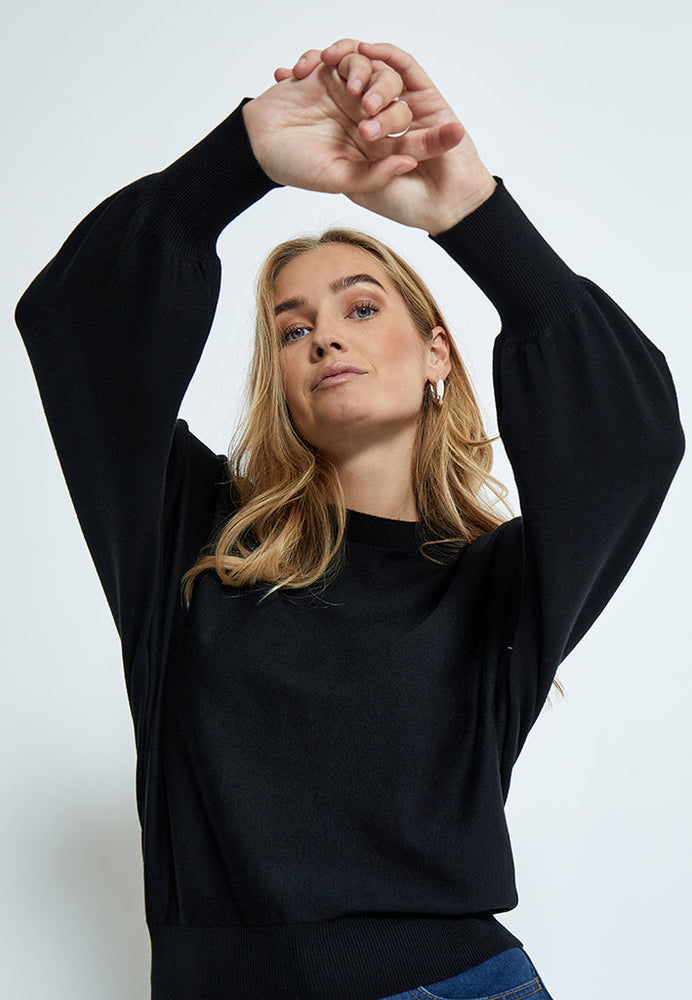
                  
                    MSDANA – Schwarzer Strickpullover mit Fledermausärmeln
                  
                