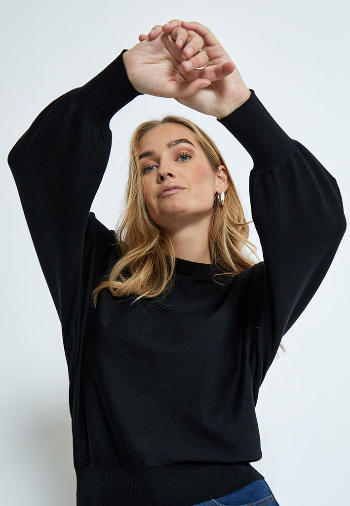 
                  
                    MSDANA – Schwarzer Strickpullover mit Fledermausärmeln
                  
                