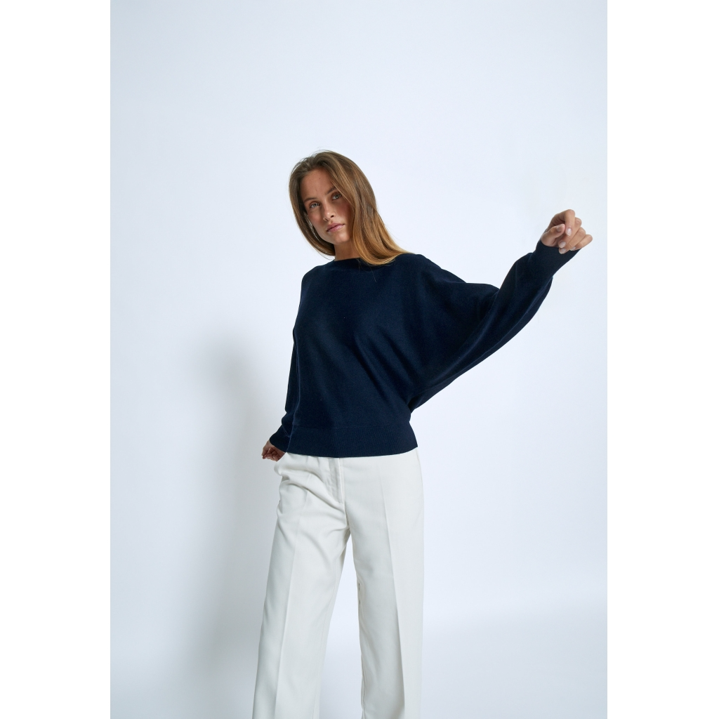 
                  
                    MSDANA – Schwarzer Strickpullover mit Iris-Print und Fledermausärmeln
                  
                