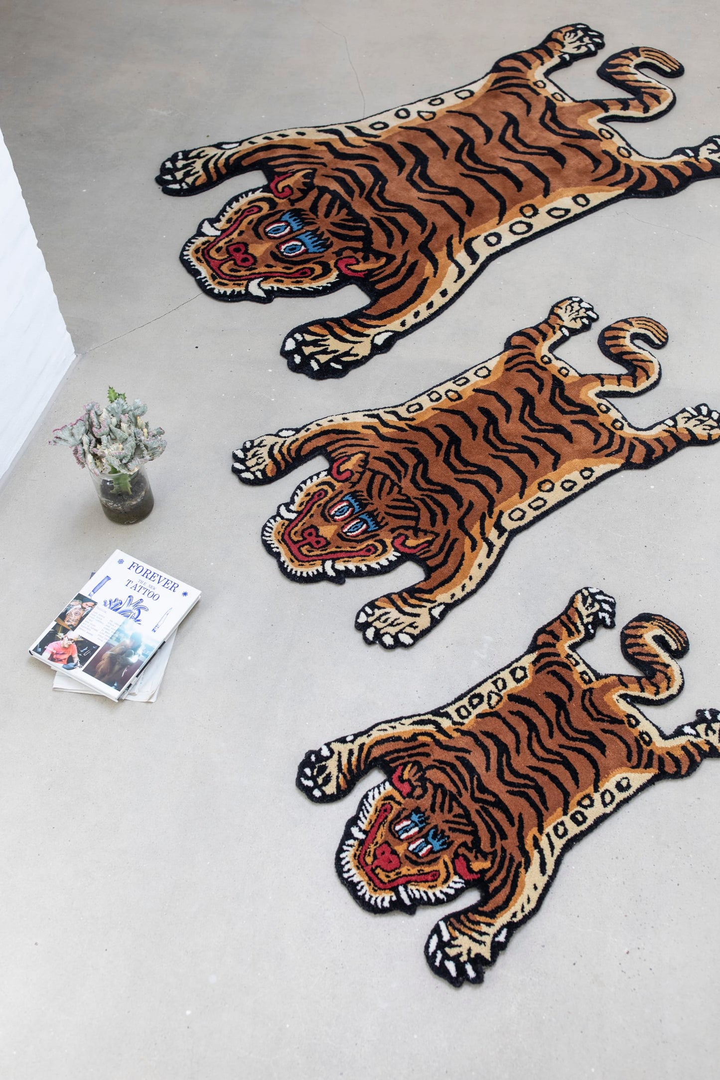 
                  
                    KLEINER TIGERKÖRPERTEPPICH
                  
                