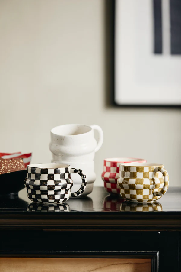 
                  
                    YSIA Tasse mit grünem Elfenbein-Karomuster
                  
                