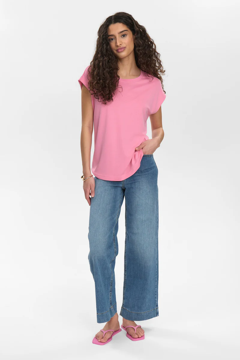 
                  
                    NULIZY T-Shirt mit rosa Nelken
                  
                