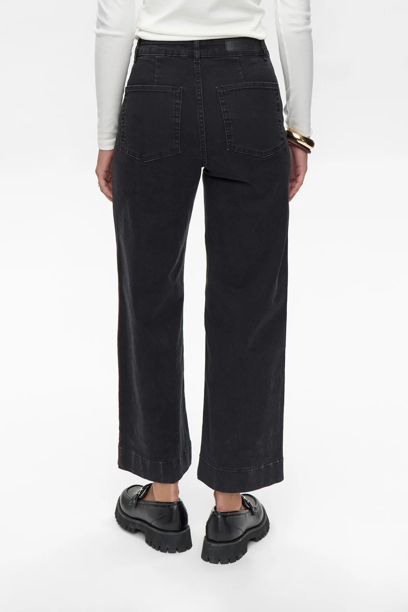
                  
                    NUPARIS Caviar Cropped Jeans
                  
                