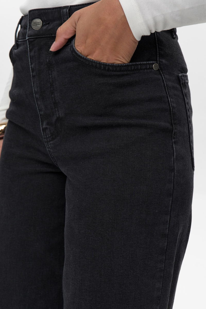 
                  
                    NUPARIS Caviar Cropped Jeans
                  
                