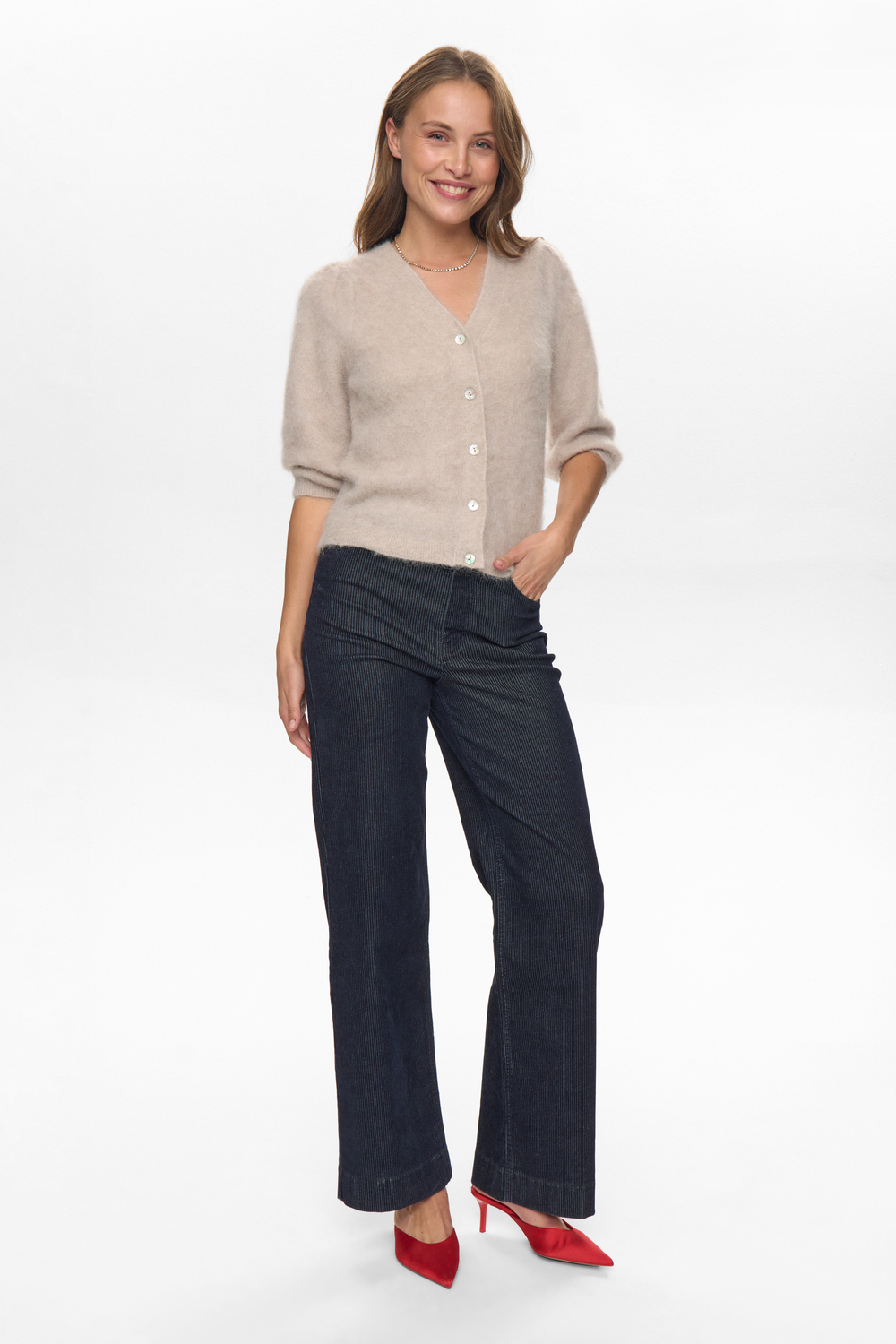 
                  
                    NUSURI Chateau Grauer Cardigan aus gebürstetem Leder
                  
                