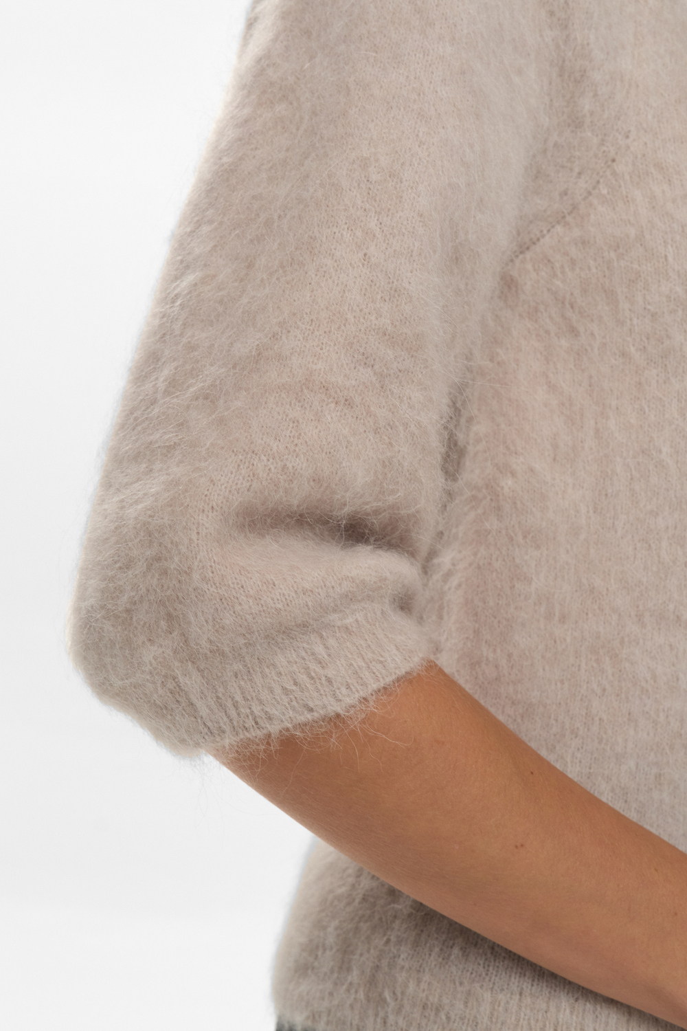 
                  
                    NUSURI Chateau Grauer Cardigan aus gebürstetem Leder
                  
                