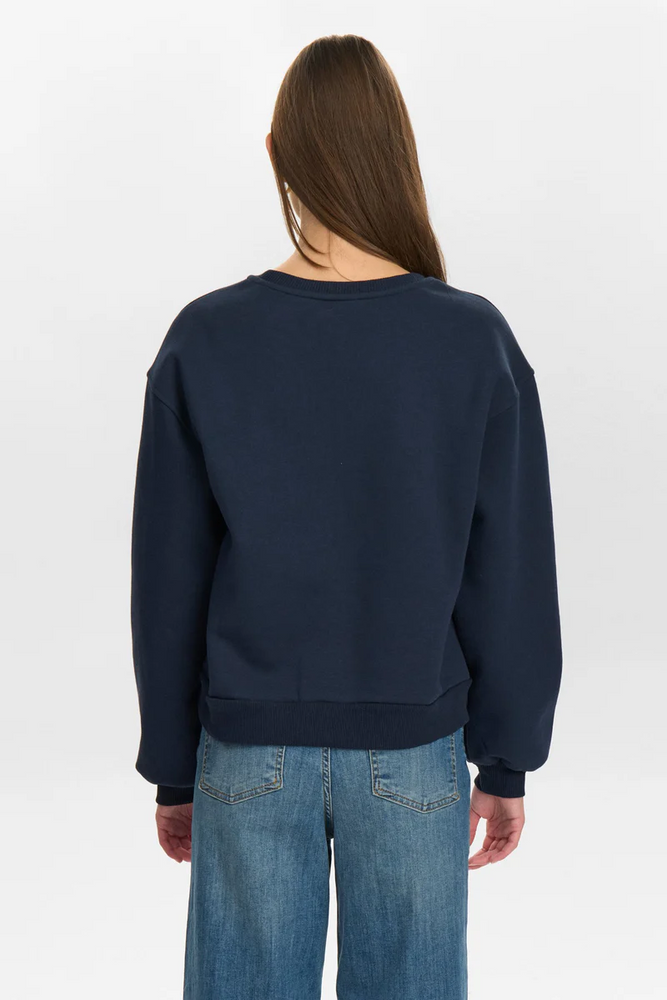 
                  
                    NUTYRA Pullover „Dark Sapphire“
                  
                