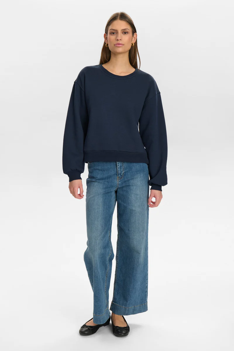 
                  
                    NUTYRA Pullover „Dark Sapphire“
                  
                