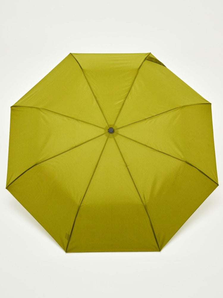 
                  
                    Kompakter, umweltfreundlicher und windfester Regenschirm in Olivgrün
                  
                