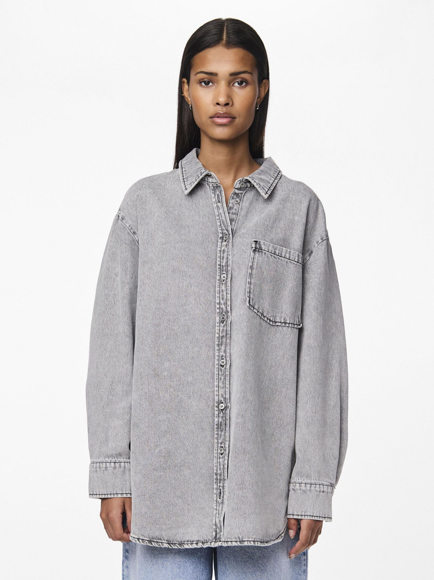 
                  
                    Graues Jeanshemd von PCMAISIE
                  
                