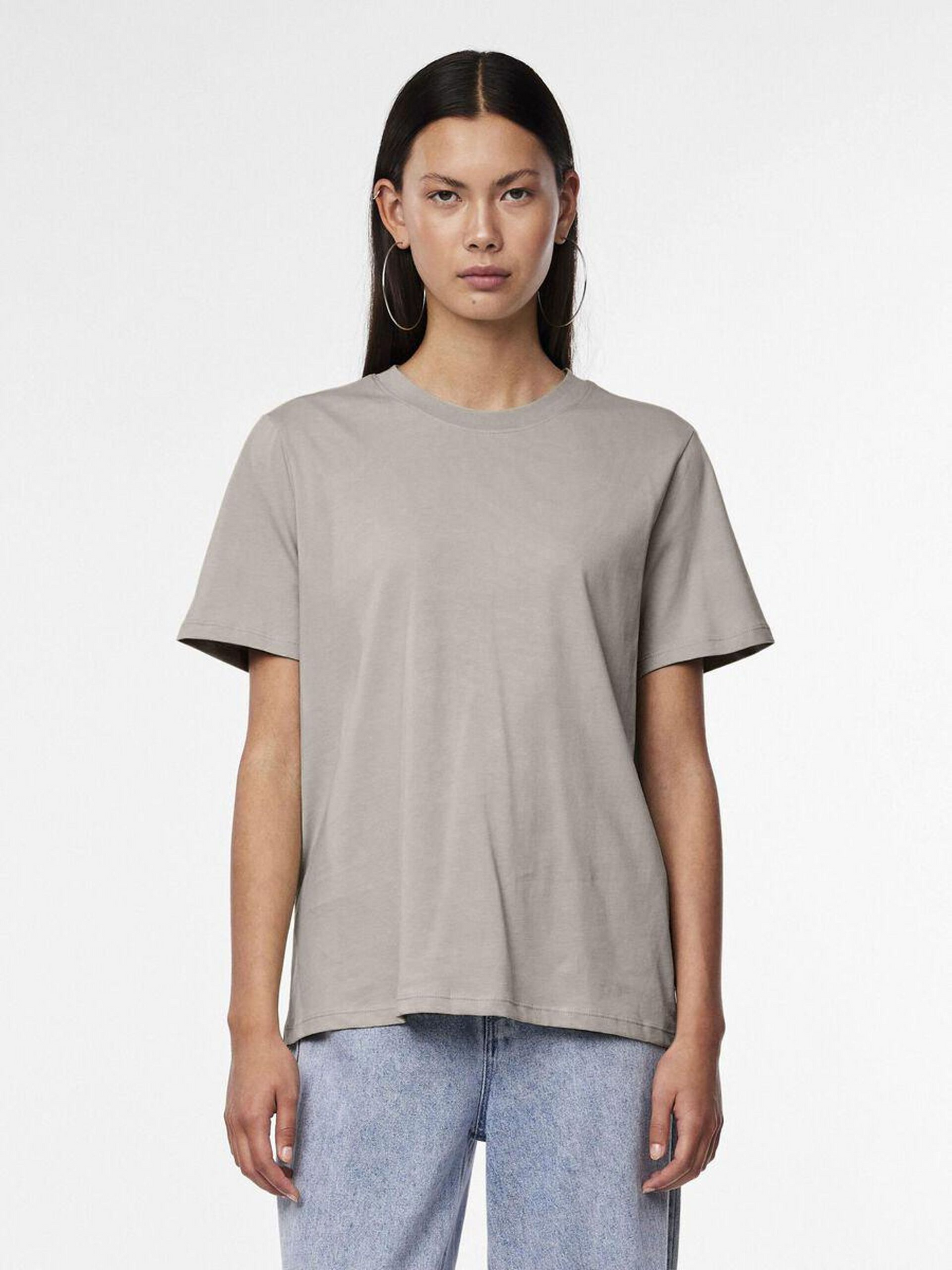 
                  
                    PCRIA – Einfarbiges T-Shirt in Silbergrau
                  
                