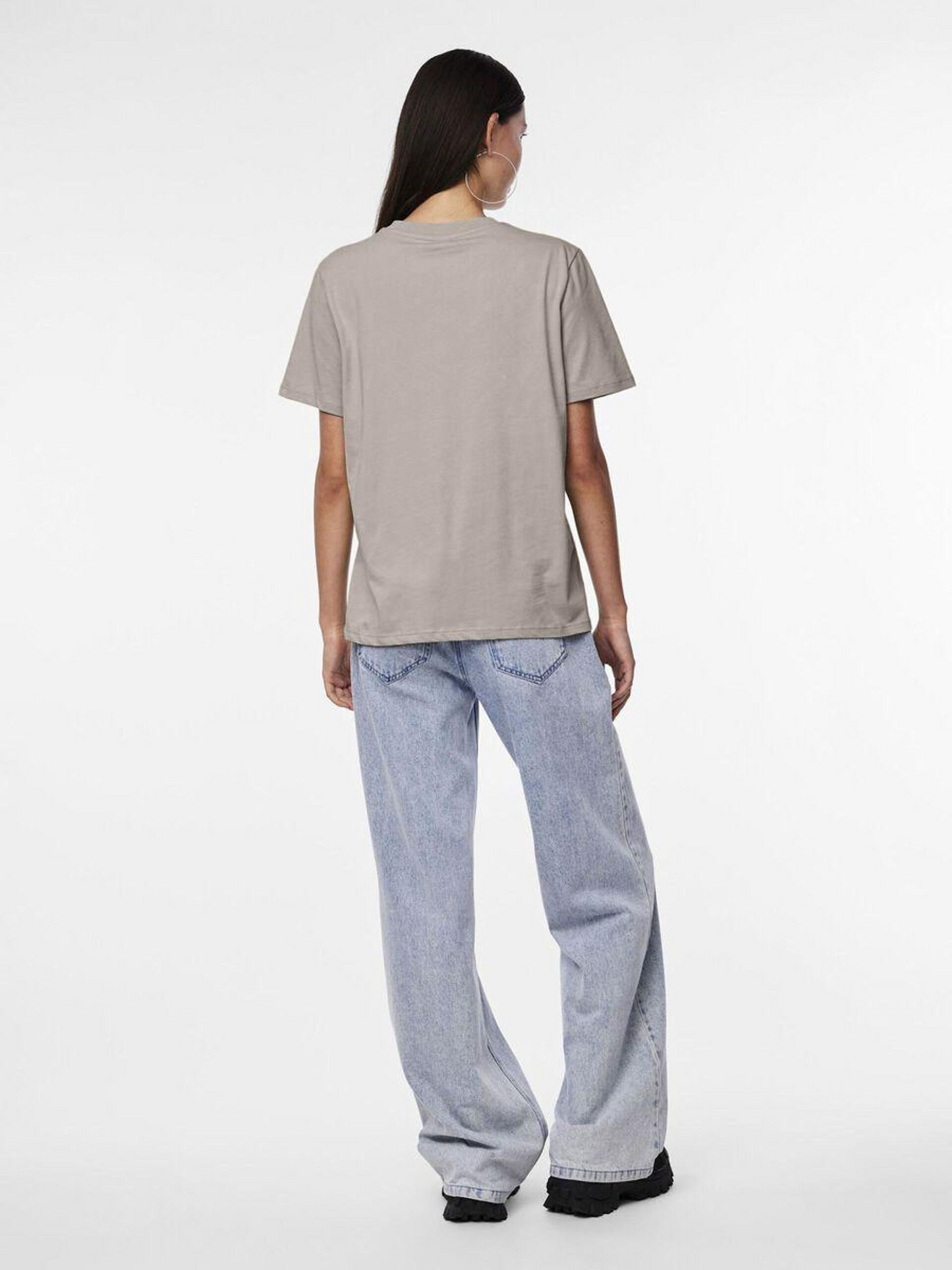 
                  
                    PCRIA – Einfarbiges T-Shirt in Silbergrau
                  
                