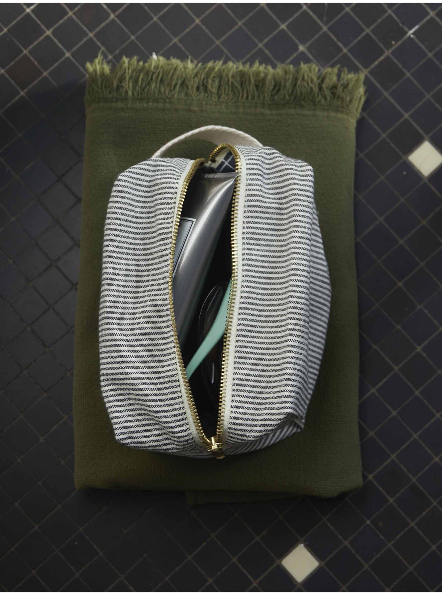 
                  
                    FINETTE Caviar Cube Pouch
                  
                
