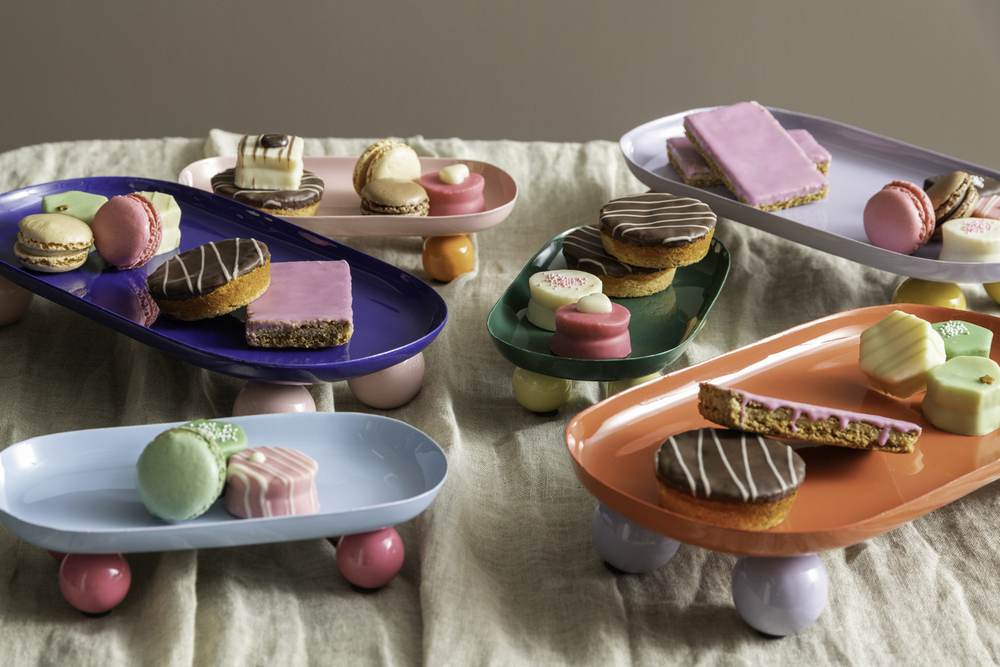 
                  
                    DOUBLE FUNKY Kobaltblaues und zartrosa ovales Tablett
                  
                